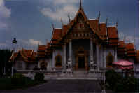 Bangkok_Marble_Temple.jpg (24550 bytes)