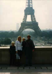 Eiffel_background_cropped_9_20_95.jpg (12213 bytes)
