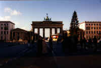 Brandenburg_gate_12_20_98.jpg (23262 bytes)