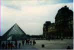 Louvre_entrance_9_23_95.jpg (23461 bytes)
