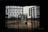 Sachsenhausen_gate_12_22_98.jpg (27344 bytes)