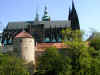 c28_5_14_Prague_Castle_view2_from_garden.JPG (48365 bytes)
